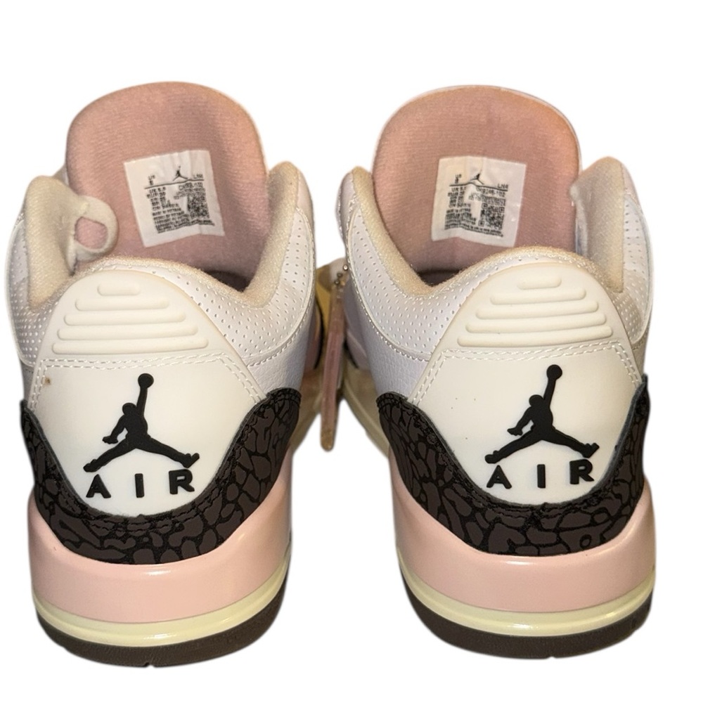 Women’s Air Jordan 3 Neapolitan - Picture 6 of 9